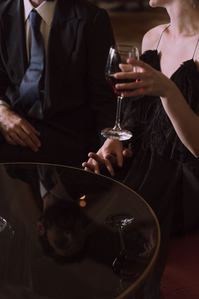 امرأة شابة جذابة